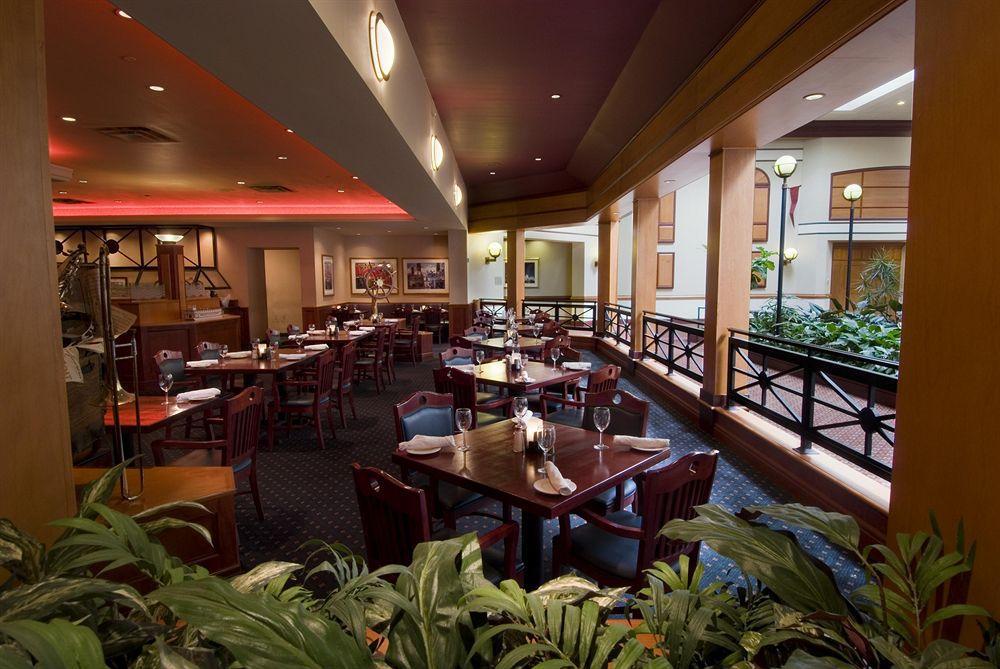 Отель Chicago Marriott Northwest Хоффман-Эстейтс Ресторан фото