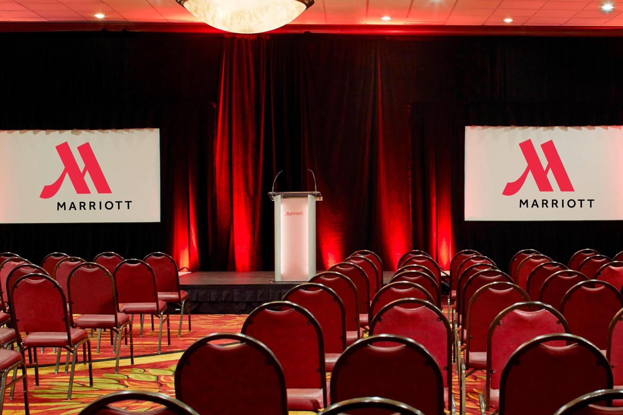 Отель Chicago Marriott Northwest Хоффман-Эстейтс Экстерьер фото